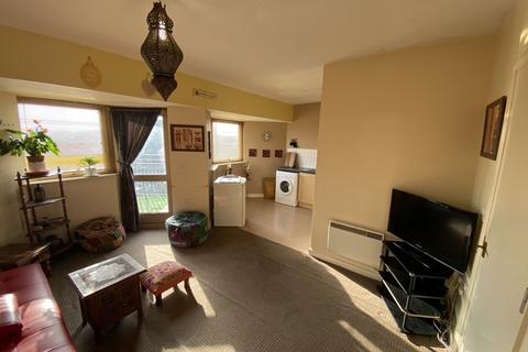 1 bedroom flat for sale, New Road, Bedfont, Feltham