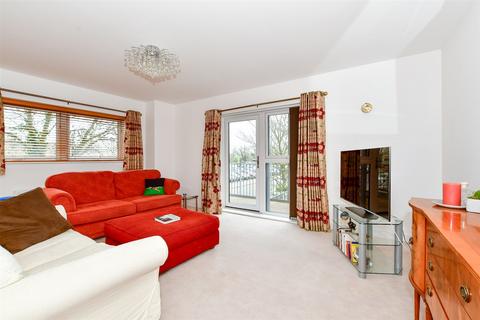 3 bedroom apartment for sale - Sovereign Way, Tonbridge, Kent