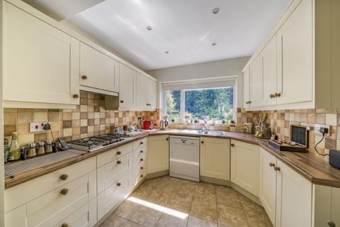 Wychwood Bridle Close, Grayshott, Hindhead, GU26 6EA