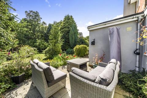 Wychwood Bridle Close, Grayshott, Hindhead, GU26 6EA