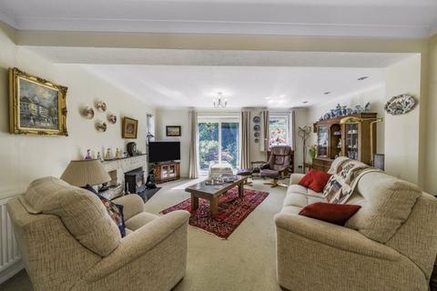 Wychwood Bridle Close, Grayshott, Hindhead, GU26 6EA