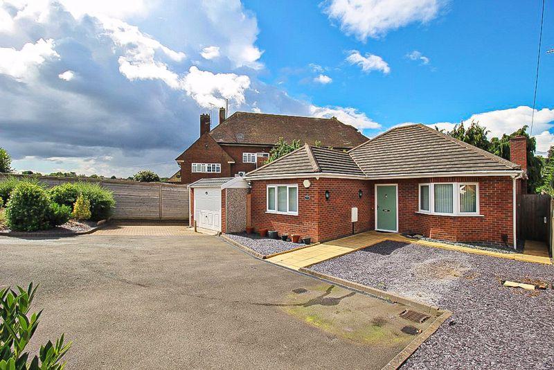 The Straits Lower Gornal Dy3 3aa 3 Bed Detached Bungalow For Sale £