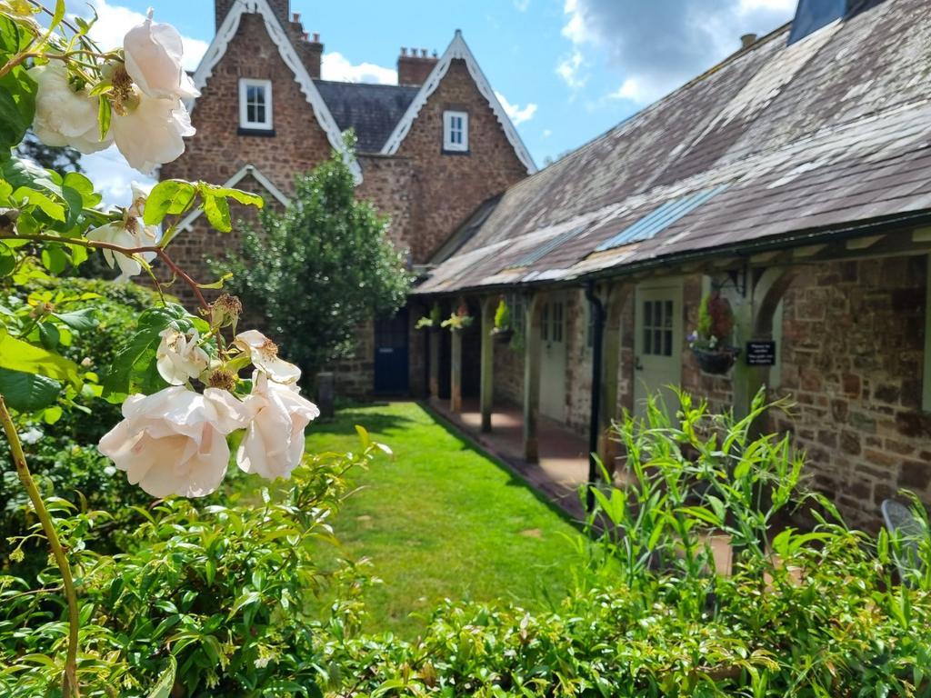 Barton House, Stoodleigh, Tiverton, Devon, EX16 5 bed house for sale