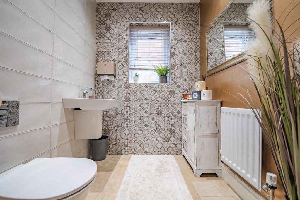 Downstairs WC.jpg