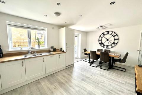 11 Clos Meredith, Coity, Bridgend, CF35 6HQ