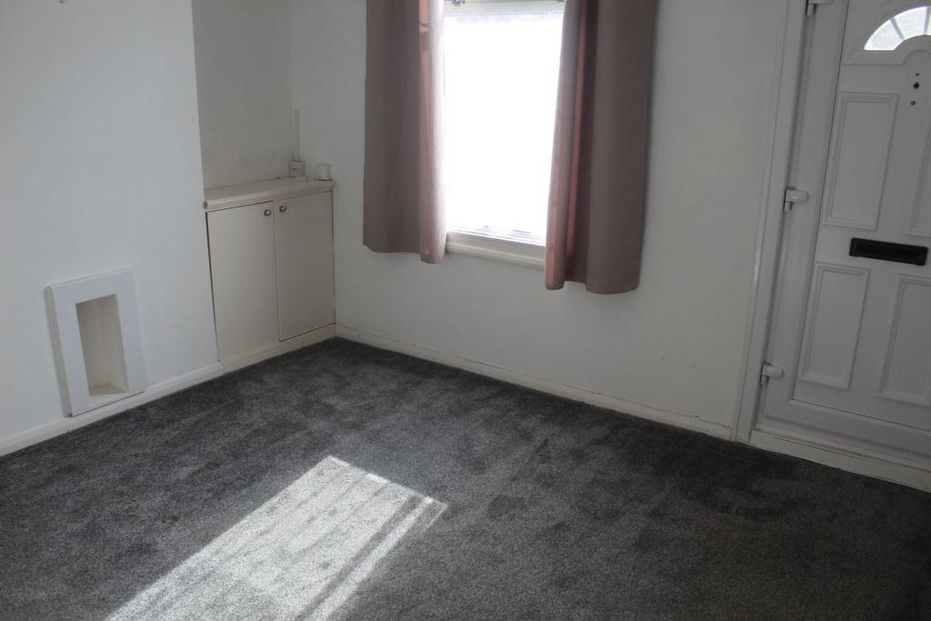 Rural Vale, Northfleet, Gravesend 2 bed terraced house £1,150 pcm (£