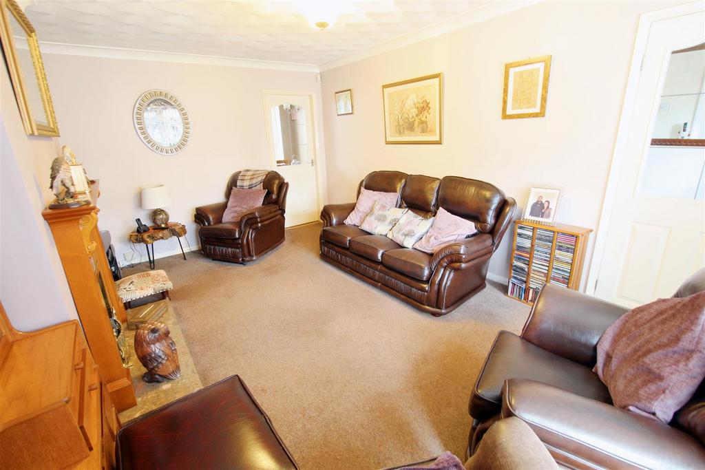 St. Andrews Way, Ardsley, Barnsley S71 5DB 3 bed semidetached house