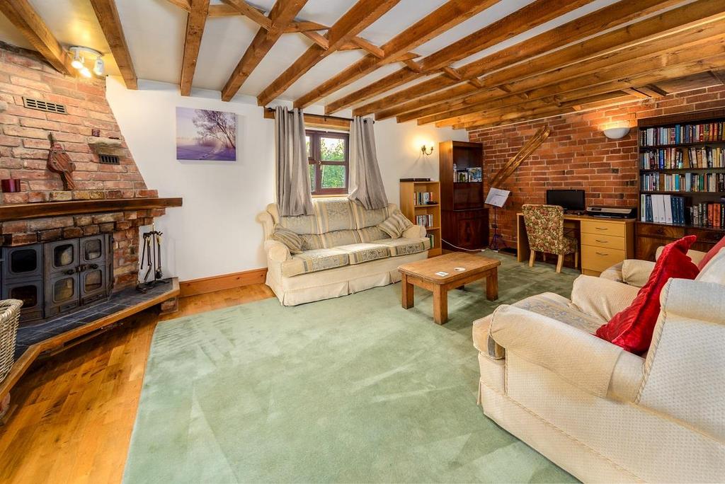 Crew Lane, Kenilworth 4 bed barn conversion £895,000