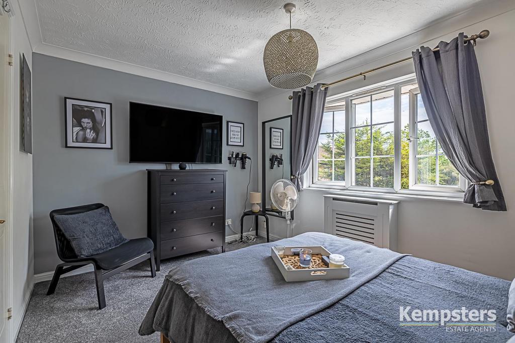 Bedroom 1 4th.jpg