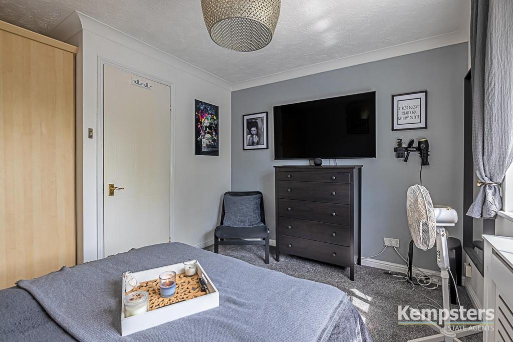 Bedroom 1 3rd.jpg