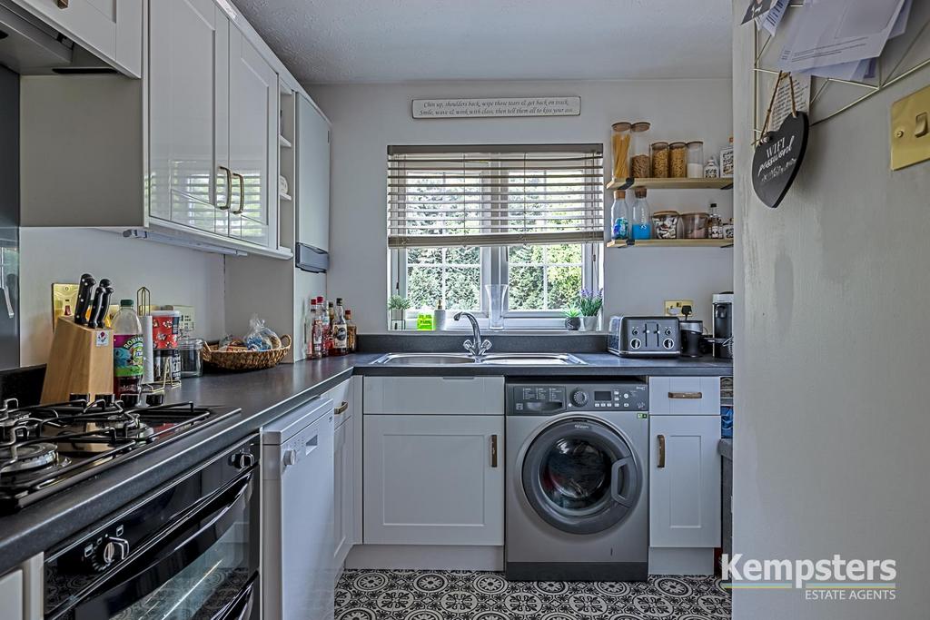 Kitchen 2.jpg