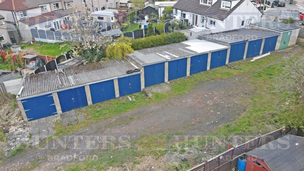 Acre Avenue, Bradford, BD2 Garage £90 pcm (£21 pw)