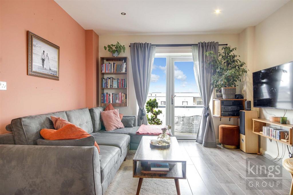 Thornbury Way, London 2 bed flat for sale £160,000