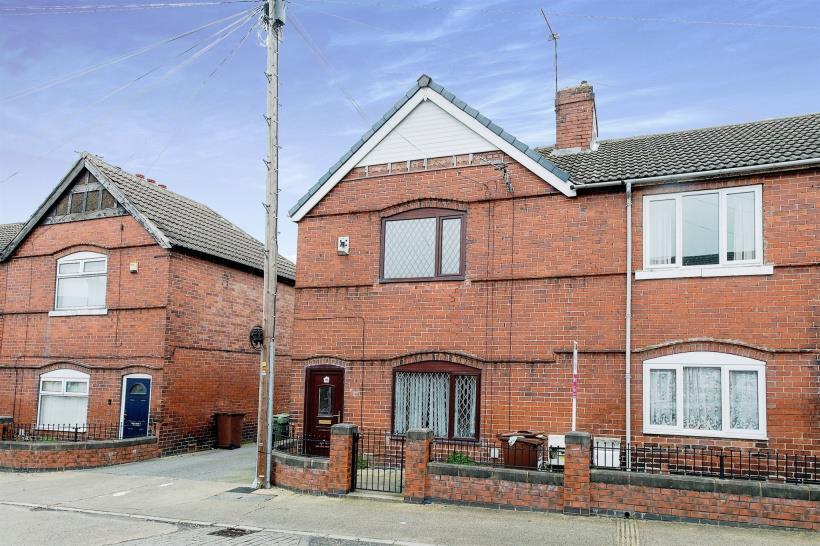 Harrow Street, South Elmsall, Pontefract 3 bed end of terrace house £