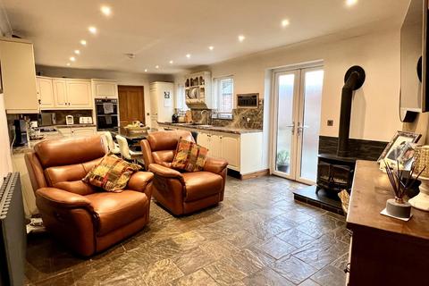 Orchard Croft Town Street, Shiptonthorpe, York, YO43 3PE