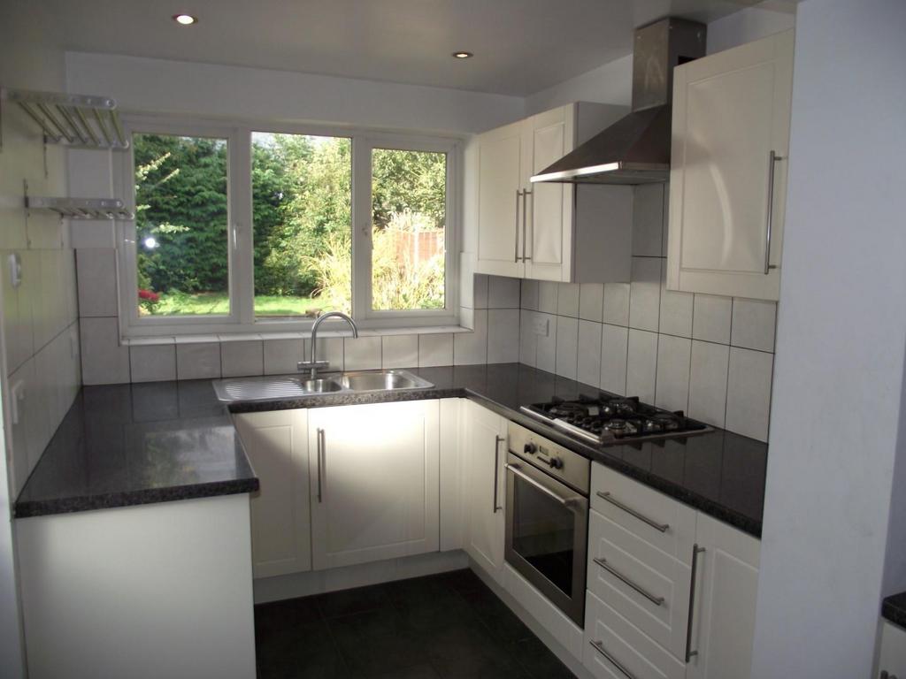 Cromwell Crescent, Market Harborough 3 bed semidetached house £895