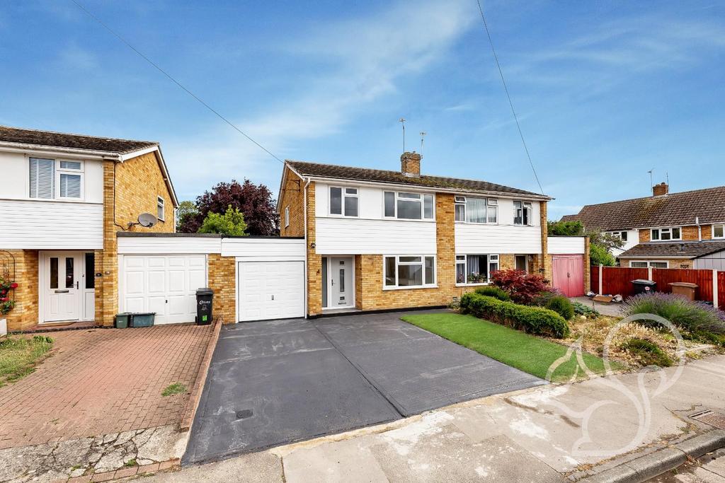 Longshots Close, Chelmsford 3 bed semidetached house for sale £400,000