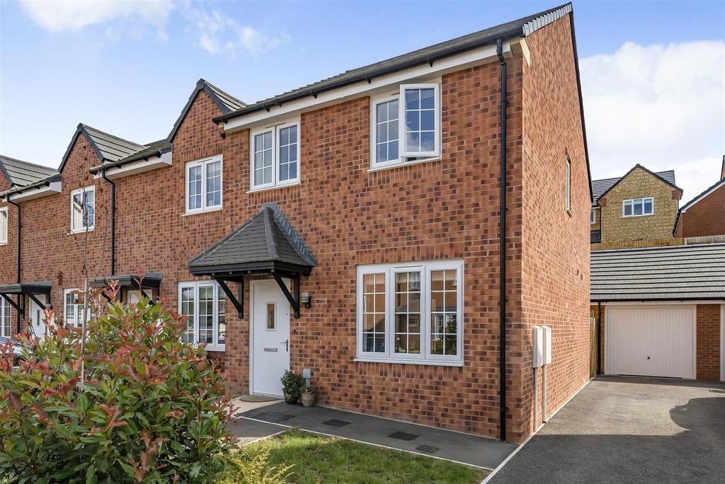Wheatfield Avenue, Chippenham 3 bed semidetached house for sale £325,000
