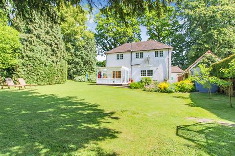 4 bedroom detached house for sale, Luxfords Lane, East Grinstead, RH19