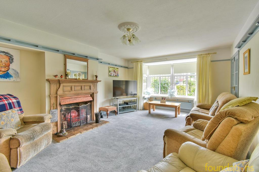 Cooden Drive, BexhillonSea, TN39 4 bed detached house for sale £650,000