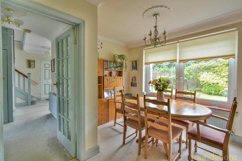 126 Cooden Drive, Bexhill-on-sea, TN39 3AW
