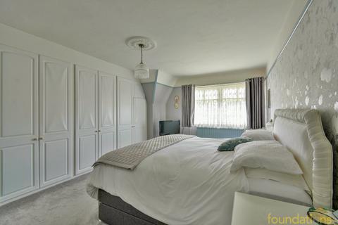 126 Cooden Drive, Bexhill-on-sea, TN39 3AW