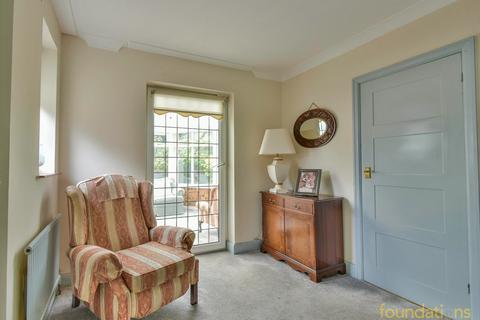 126 Cooden Drive, Bexhill-on-sea, TN39 3AW