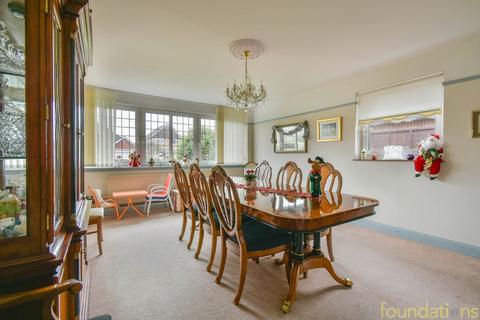 126 Cooden Drive, Bexhill-on-sea, TN39 3AW