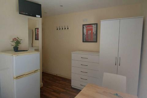 Flat share to rent - Chatsworth Road