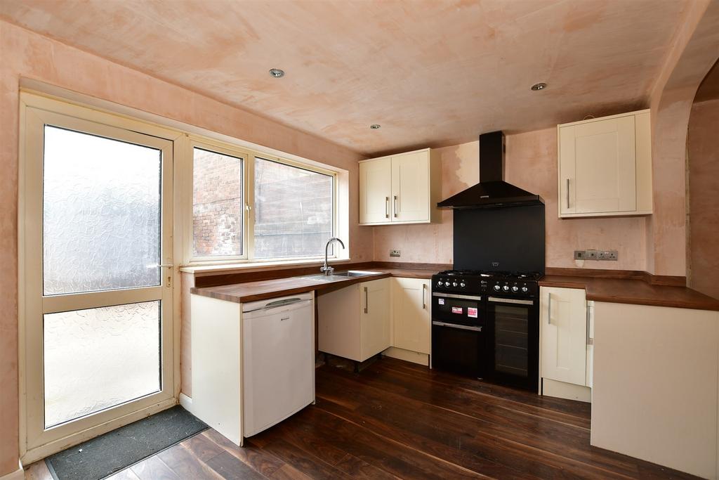 Arlington, Ashford, Kent 3 bed end of terrace house for sale £245,000