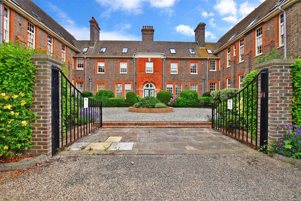 West Cliff Road, Ramsgate, Kent 1 bed ground floor flat for sale £225,000