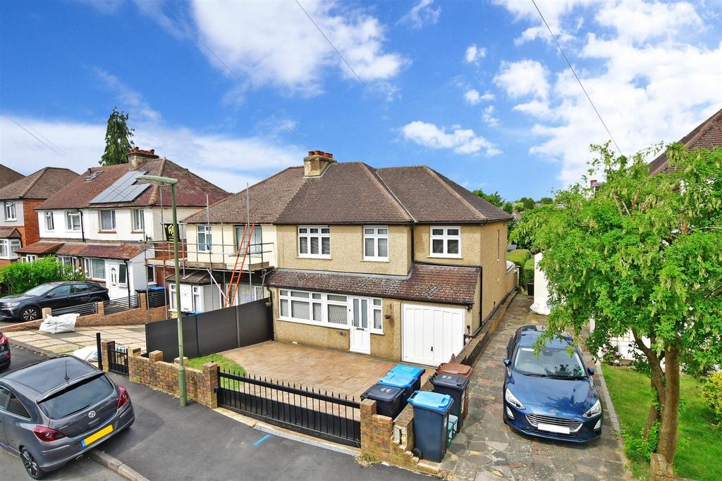 Money Road, Caterham, Surrey 4 bed semidetached house for sale £650,000