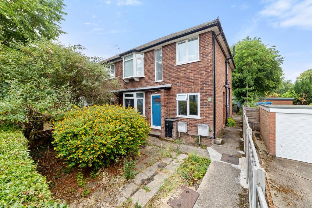 Wellington Road, Wanstead 2 bed £1,650 pcm (£381 pw)