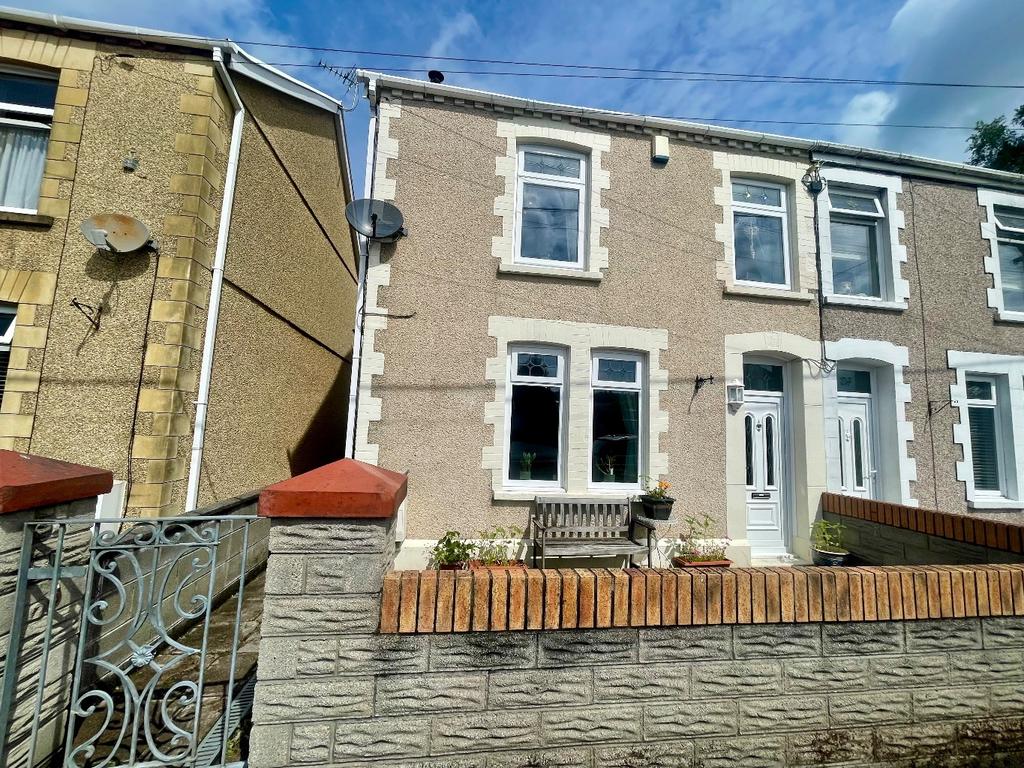Beryl Road, Clydach, Swansea, SA6 5QB 3 bed semidetached house for