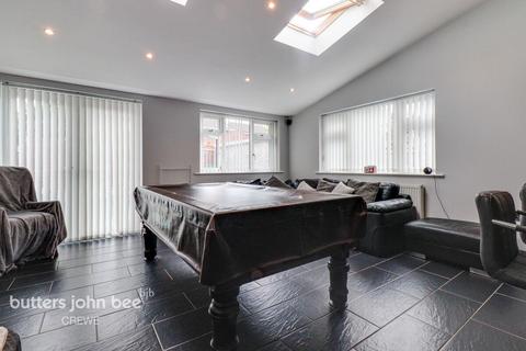 4 bedroom detached house for sale - Wharfedale Avenue, Crewe