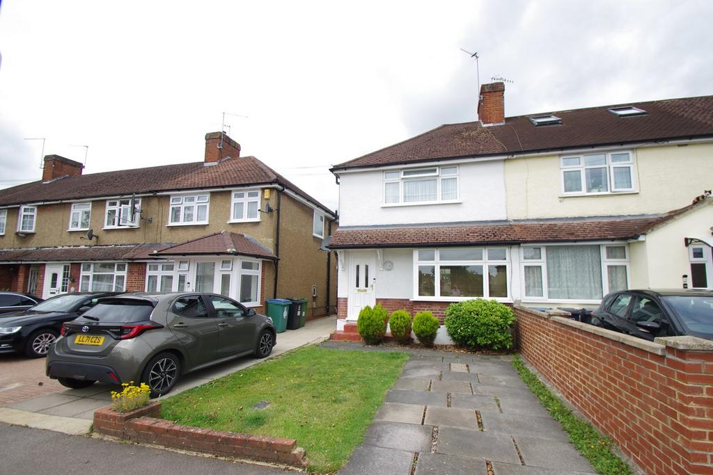 Fern Way, WATFORD, WD25 2 bed semidetached house £1,600 pcm (£369 pw)