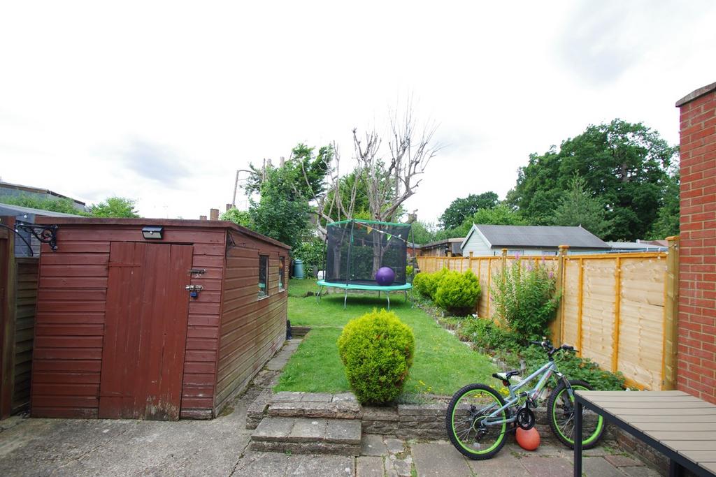 Fern Way, WATFORD, WD25 2 bed semidetached house £1,600 pcm (£369 pw)