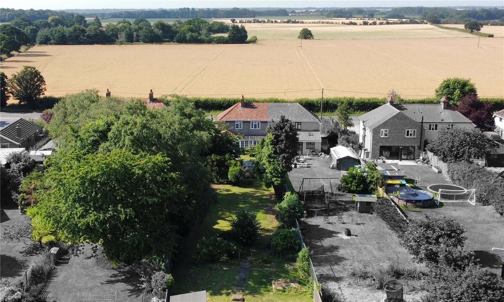 Main Road, Chelmondiston, Ipswich, Suffolk, IP9 3 bed semidetached