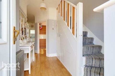 31 Dorian Road, Hornchurch, RM12 4AN