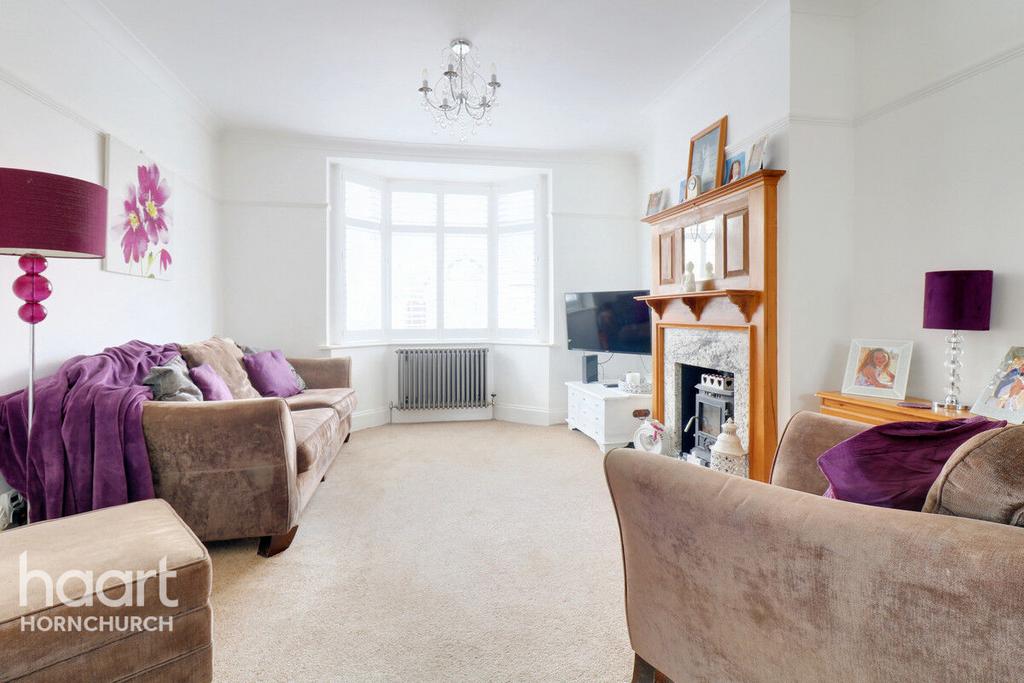 Dorian Road, Hornchurch 3 bed semidetached house £500,000