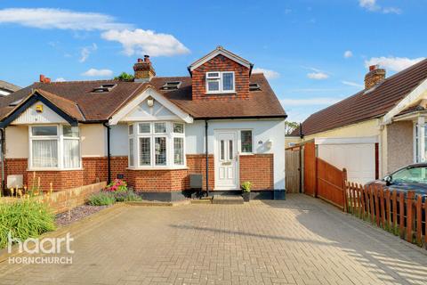 31 Dorian Road, Hornchurch, RM12 4AN