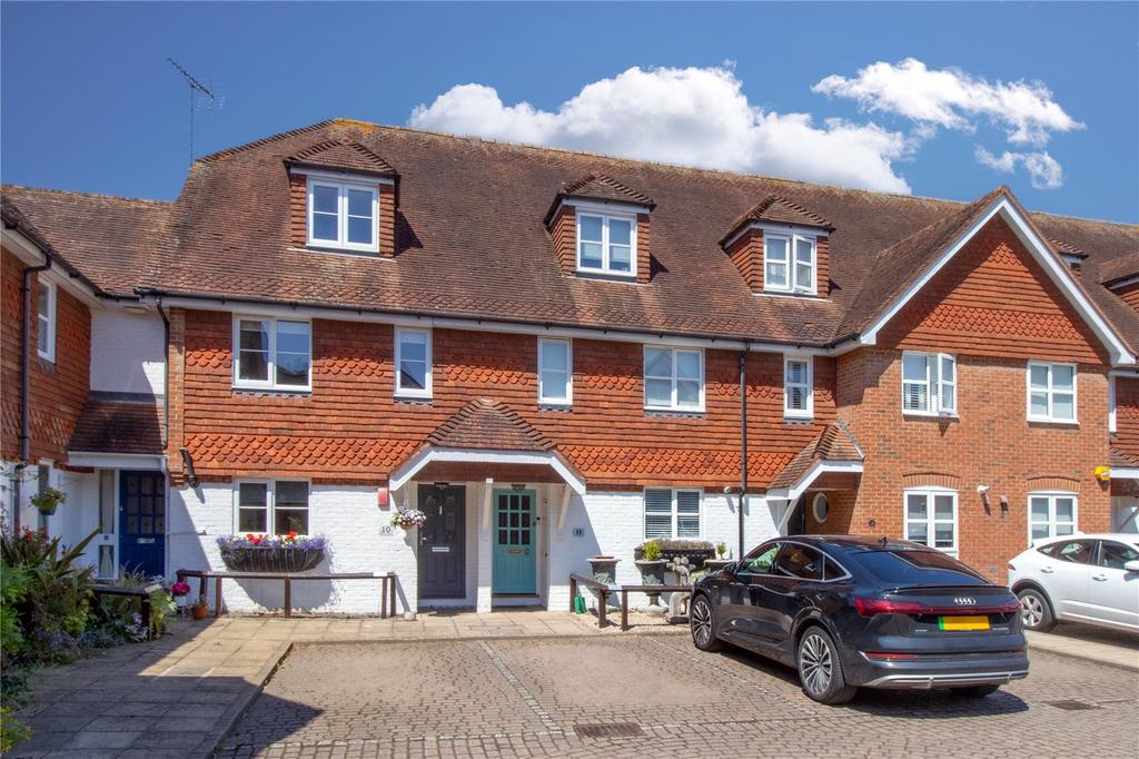 Manor Court, Common Lane, Radlett, Hertfordshire, WD7 4 bed terraced