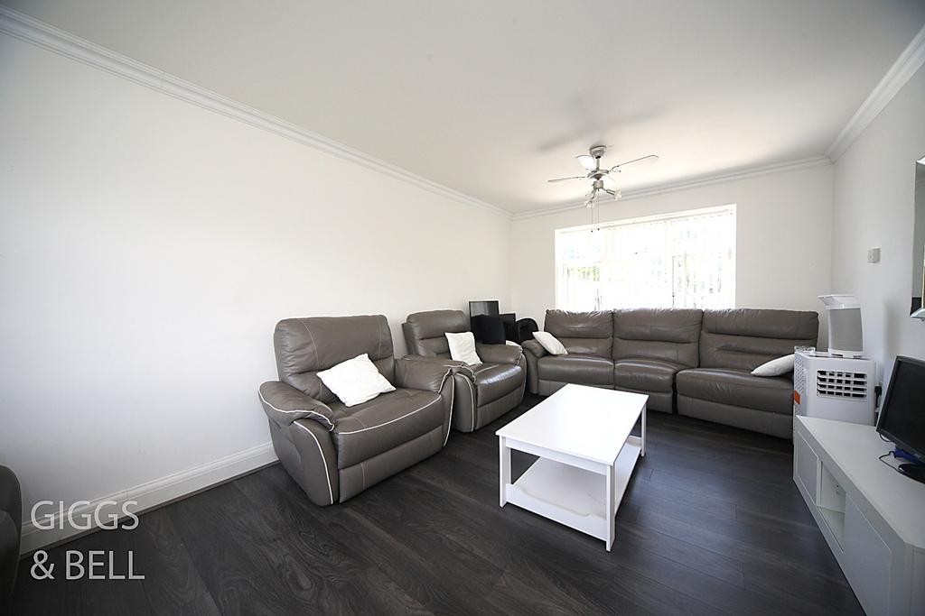 Priestleys, Luton, LU1 3 bed semidetached house £350,000