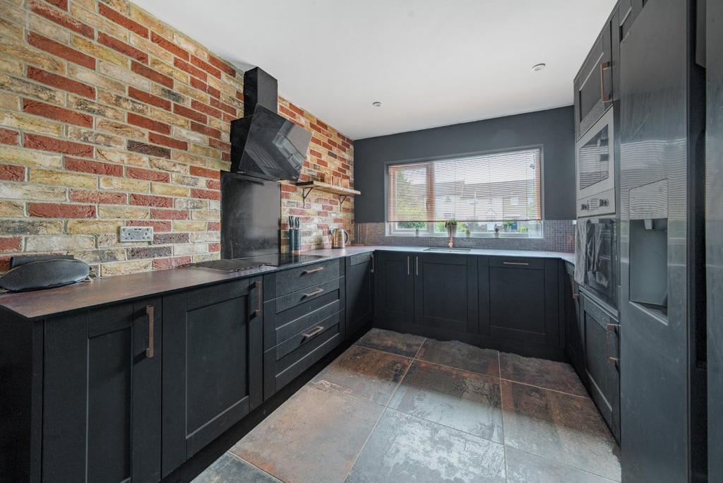 Argyll Road, Hemel Hempstead, Hertfordshire, HP2 3 bed terraced house