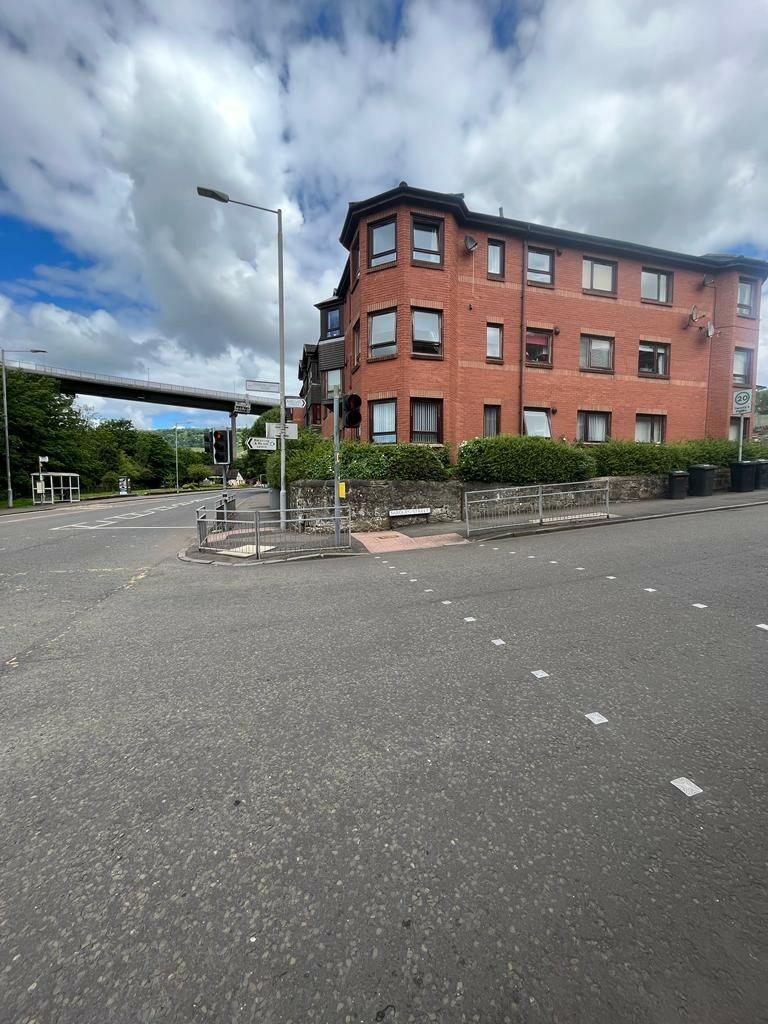Barclay Street, Old Kilpatrick G60 3 bed flat £850 pcm (£196 pw)