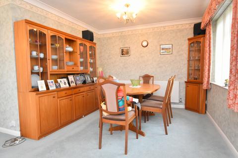 2 Elm Drive, Wincanton, BA9 9EZ