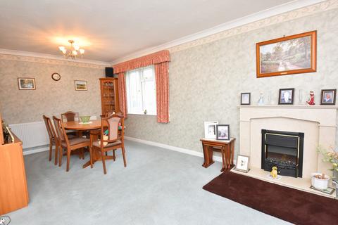 2 Elm Drive, Wincanton, BA9 9EZ