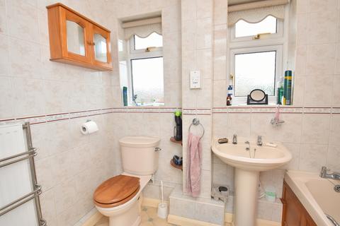 2 Elm Drive, Wincanton, BA9 9EZ