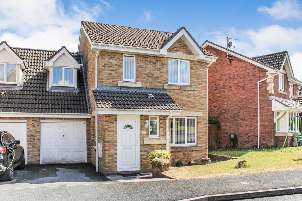 Vale Reach, Pencoed, Bridgend County. CF35 6LG 3 bed semidetached