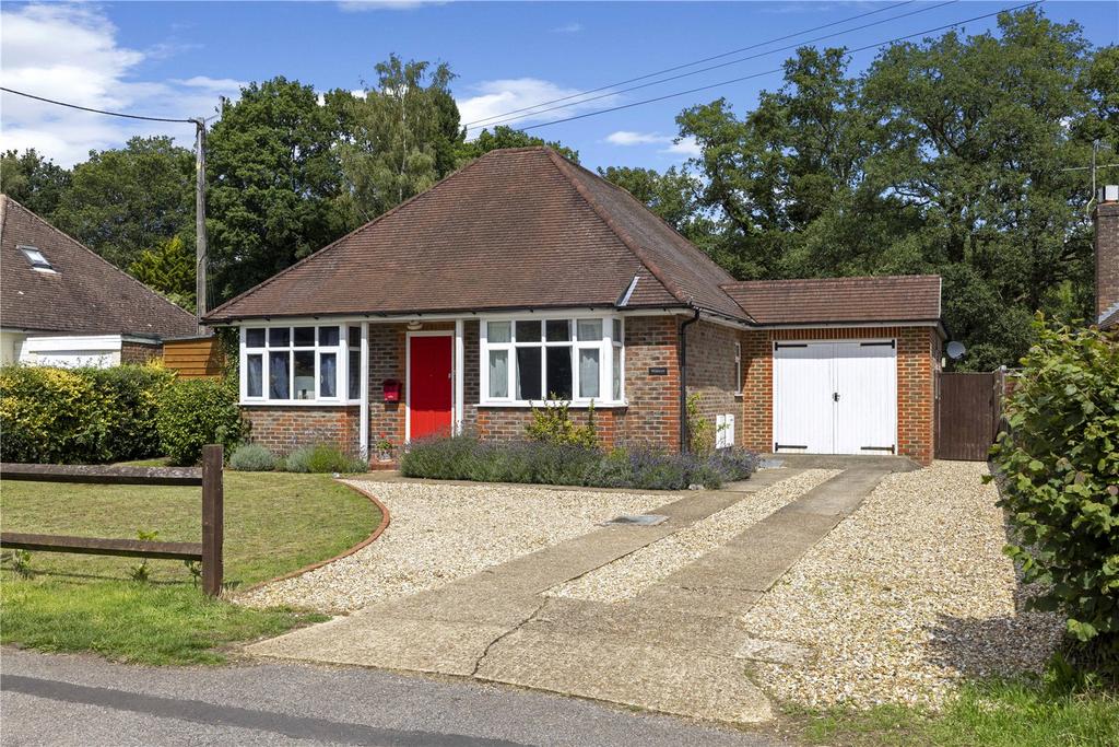 Wheeler Lane, Witley, Godalming, Surrey, GU8 3 bed detached house for